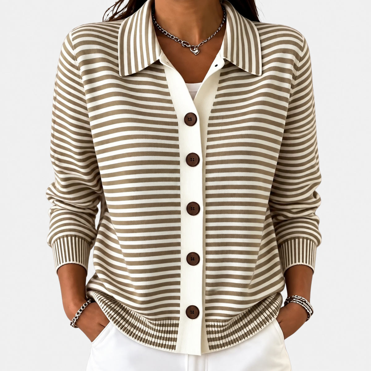 Gestreifte Herbst-Strickjacke