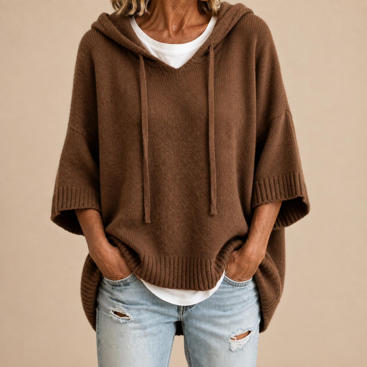 Poncho aus Strick mit Kapuze