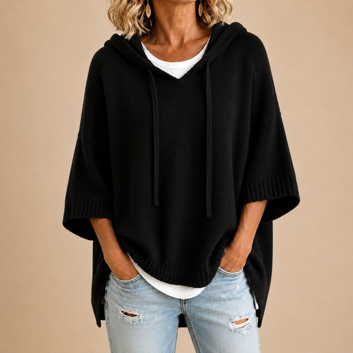 Poncho aus Strick mit Kapuze