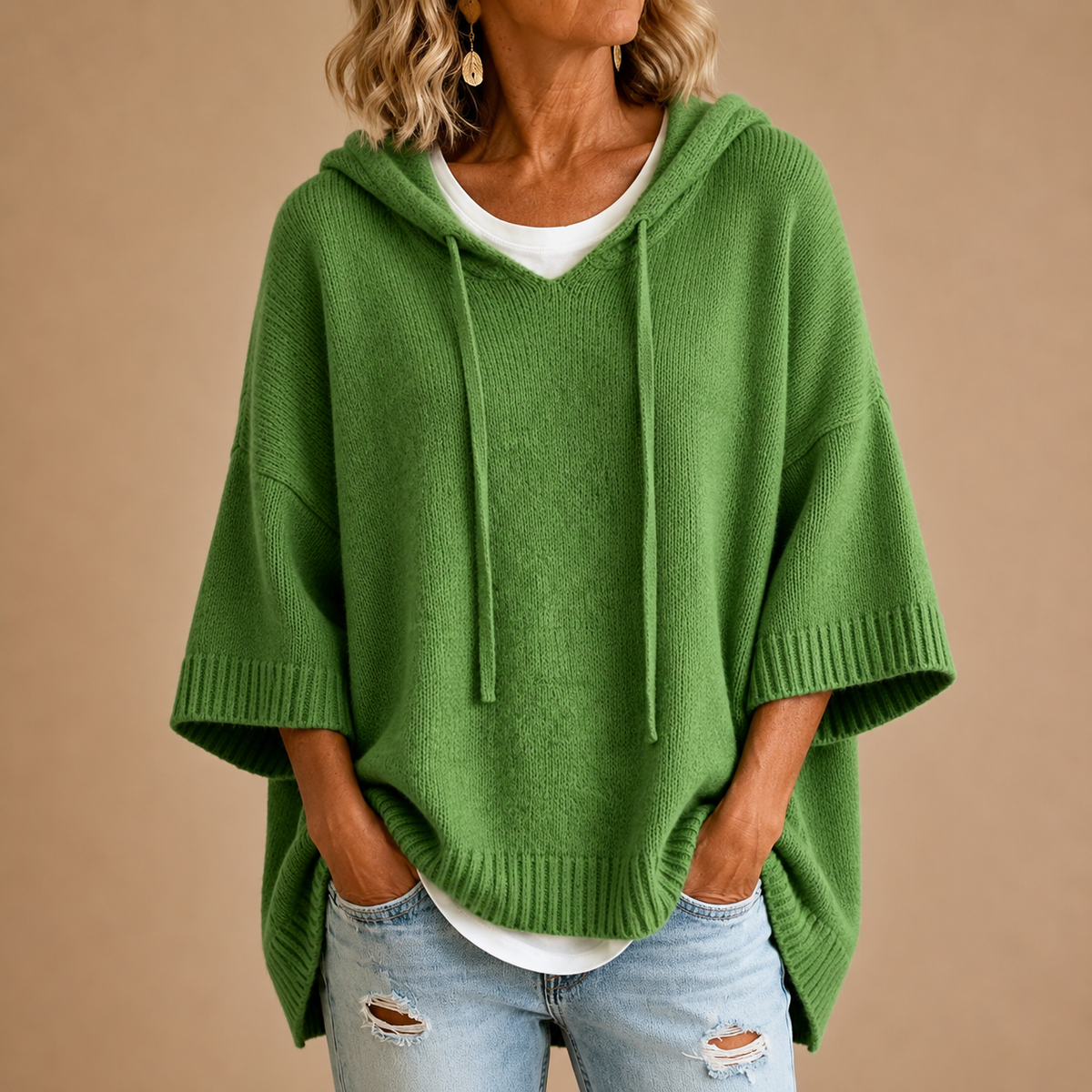 Poncho aus Strick mit Kapuze