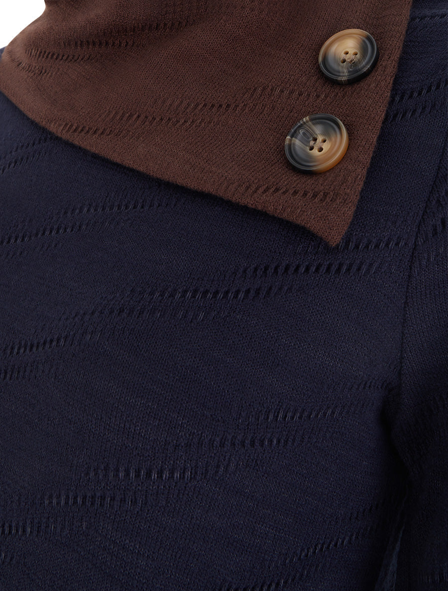 Pull mit strukturiertem Strick und Knopfkragen