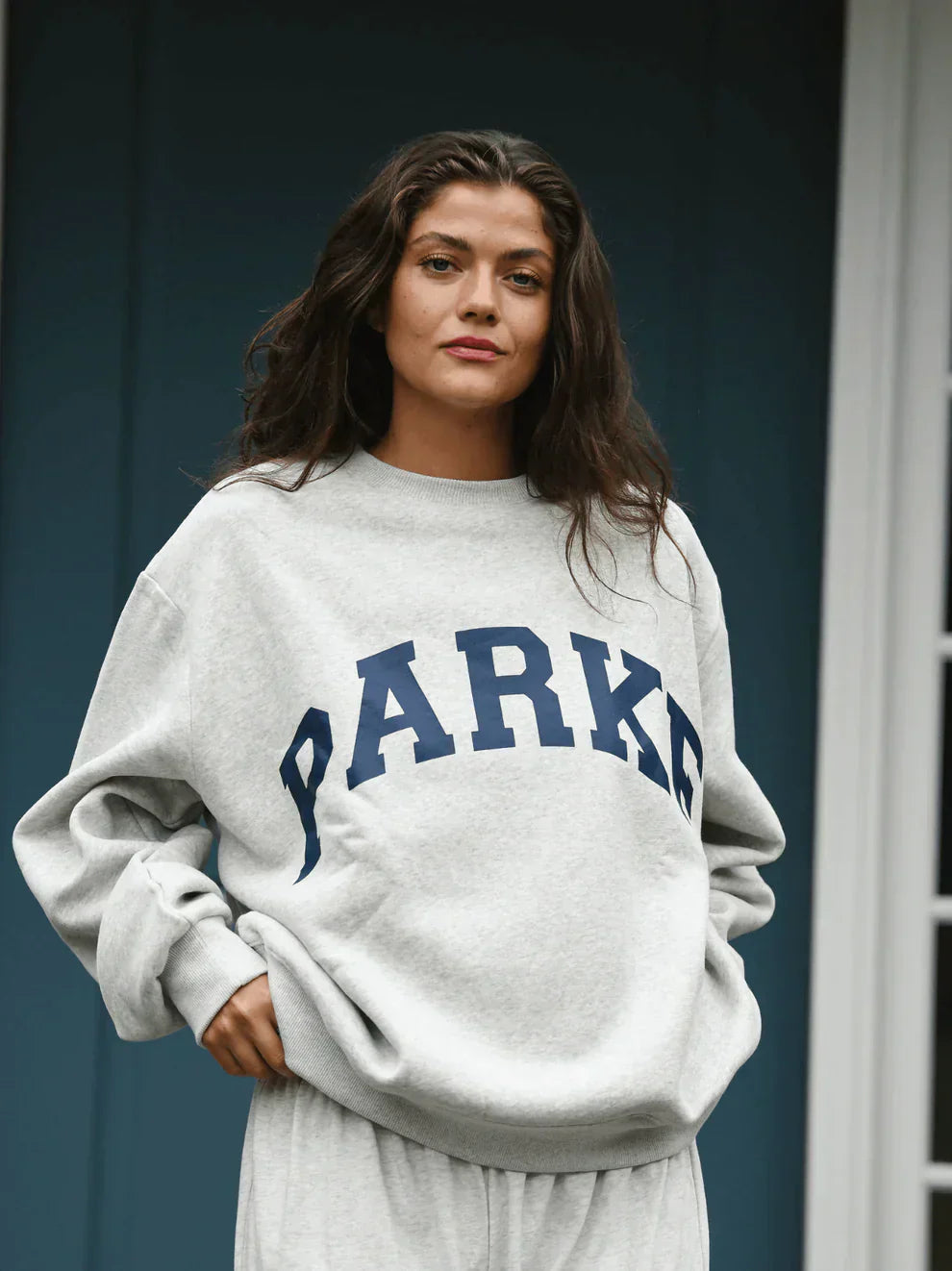 Damen Oversized Hoodie mit Chenille-Schriftzug