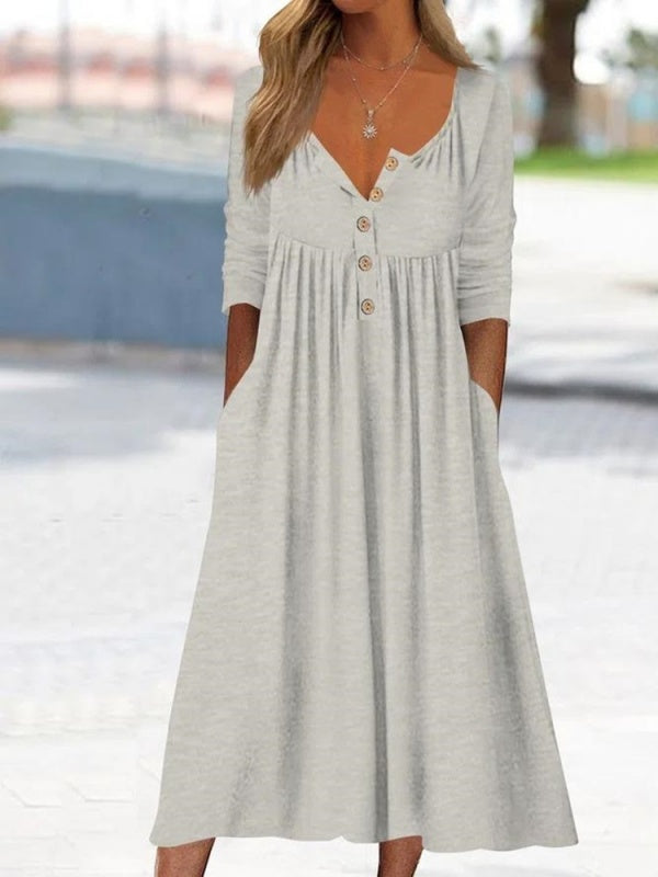 Tailliertes Kleid mit Herzdekoration