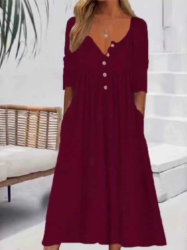 Tailliertes Kleid mit Herzdekoration