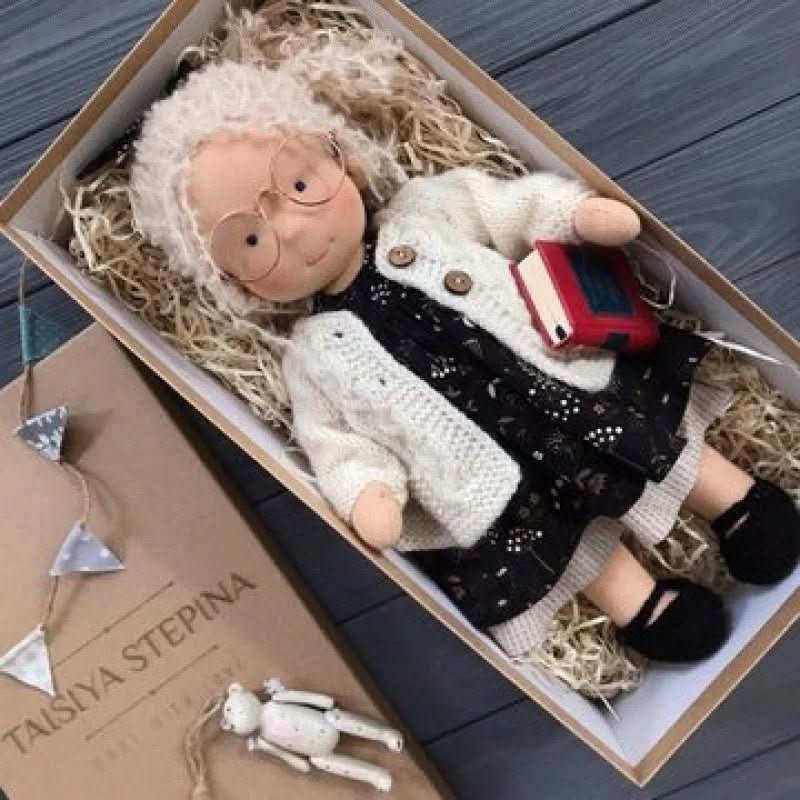 Selina Handgefertigte Waldorf-Puppe aus Baumwolle