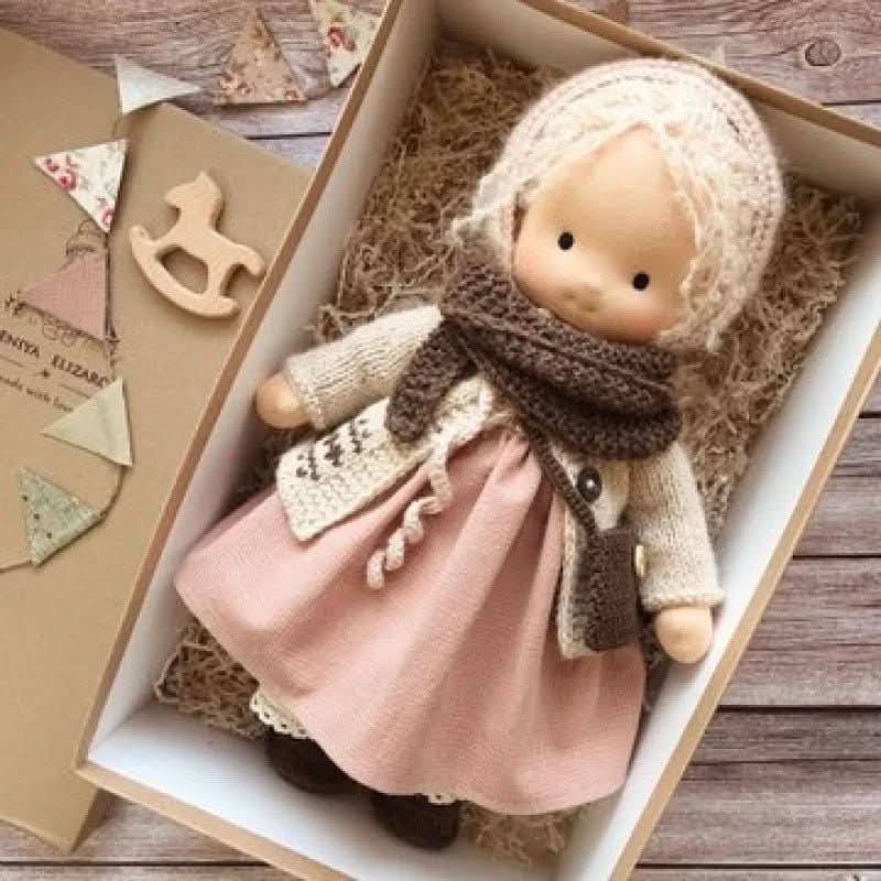 Selina Handgefertigte Waldorf-Puppe aus Baumwolle