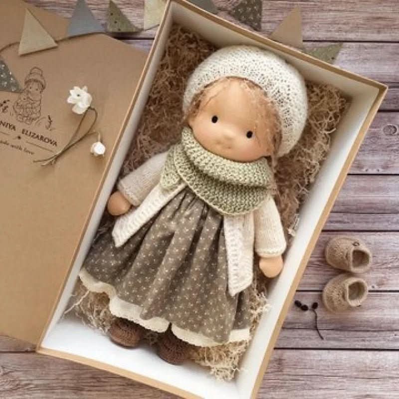 Selina Handgefertigte Waldorf-Puppe aus Baumwolle