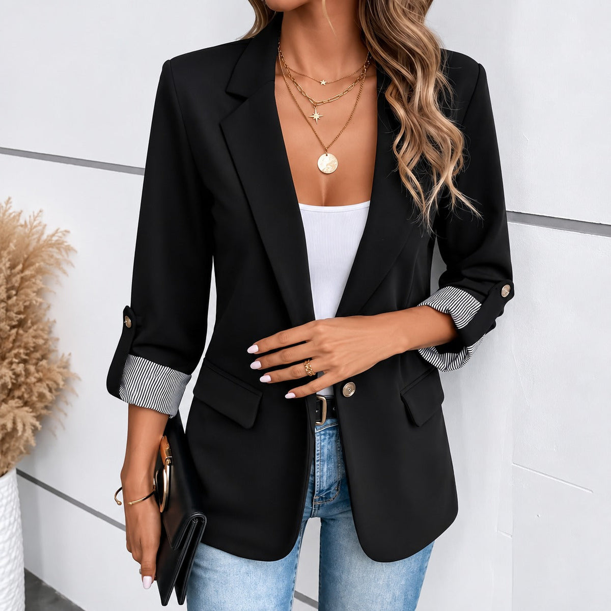 Blazer mit klassischen Revers, gestreiften Manschetten und Klappentaschen