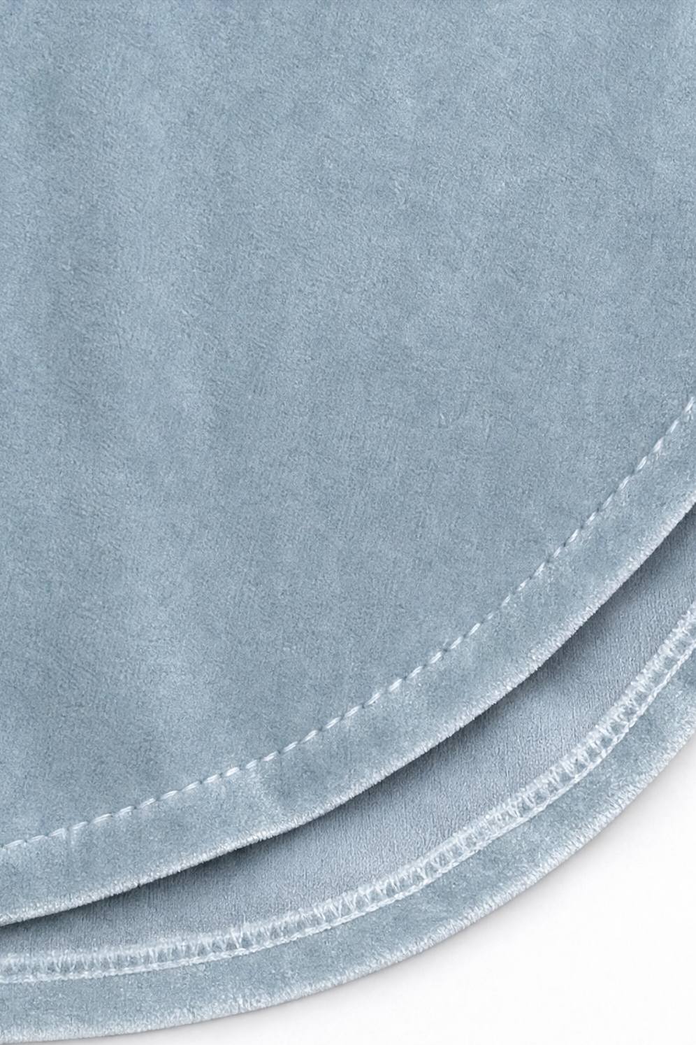 Samt-Bluse mit Schleifenkragen in entspannter Passform