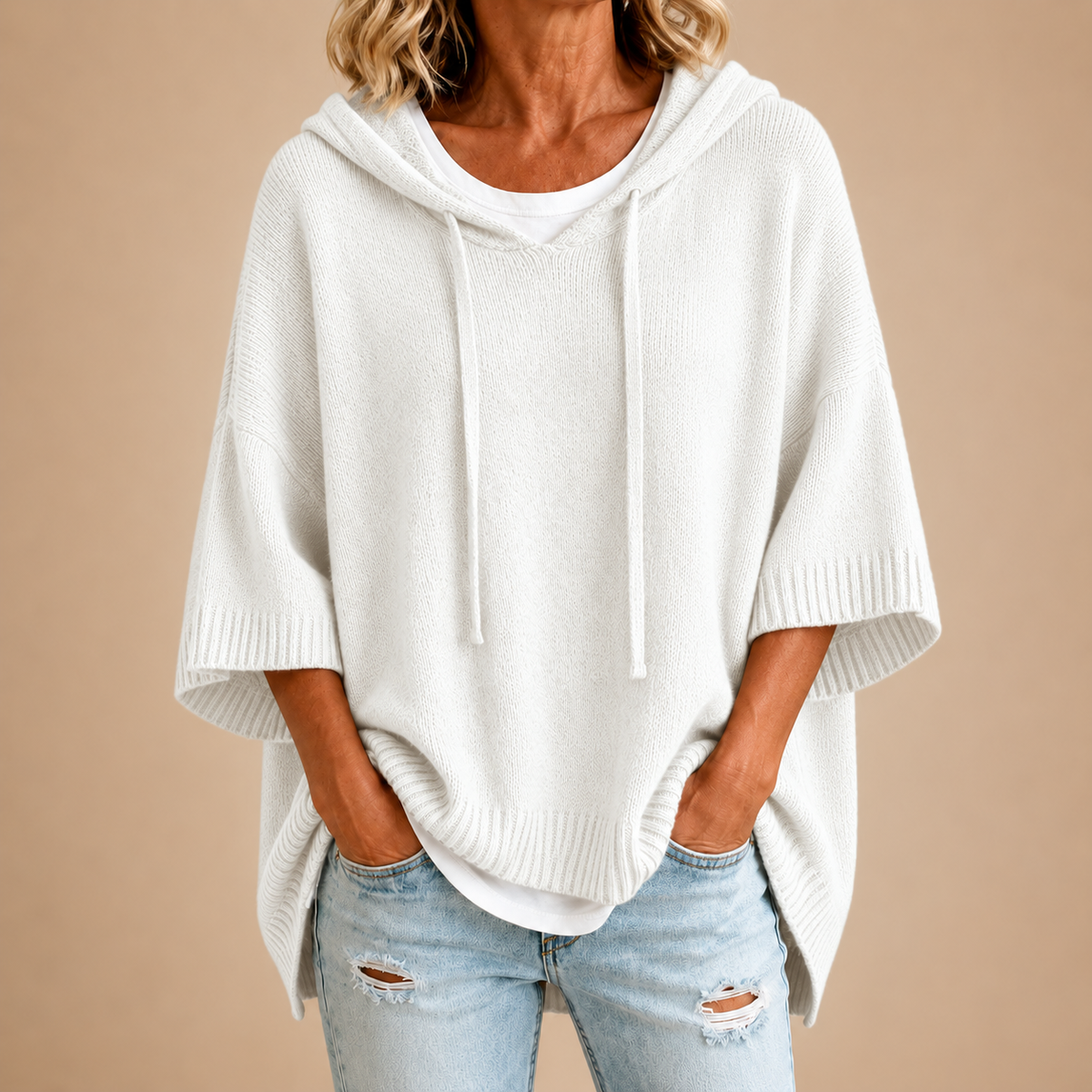 Poncho aus Strick mit Kapuze