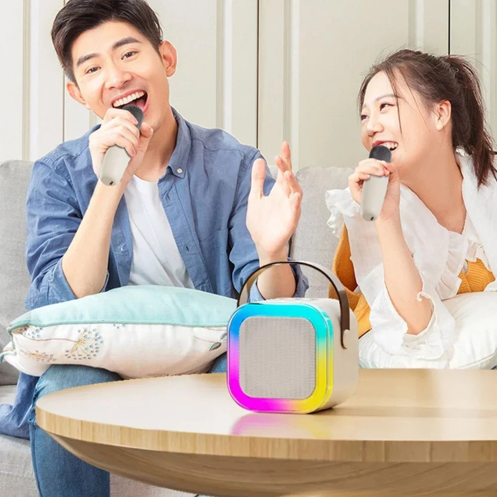 Mini Karaoke-Gerät für Kinder mit 2 kabellosen Mikrofonen – klarer Klang, Bluetooth & 5 Stimmveränderungen