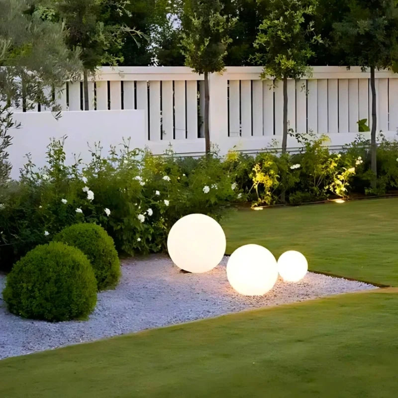 Kugelförmige Gartenleuchte