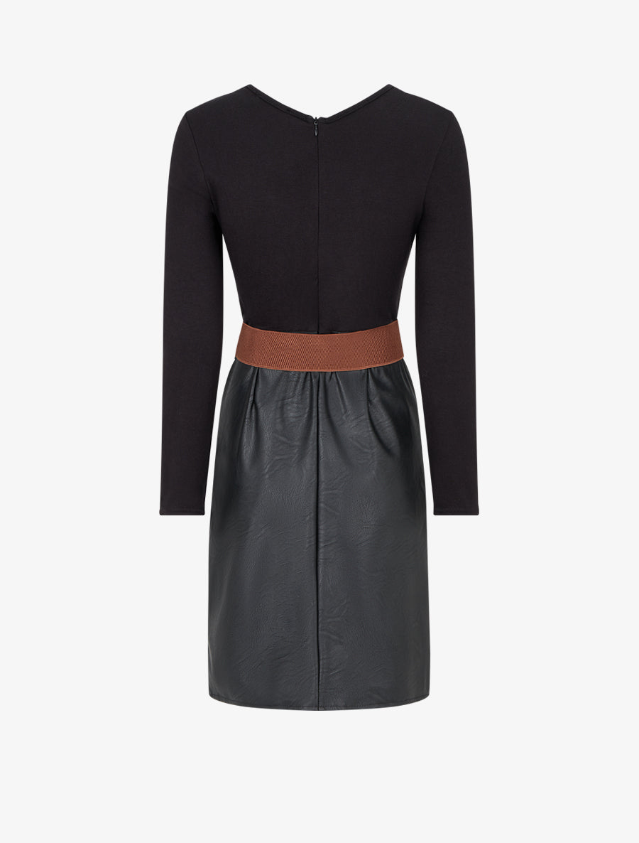 Gerades Kleid mit Wickeleffekt