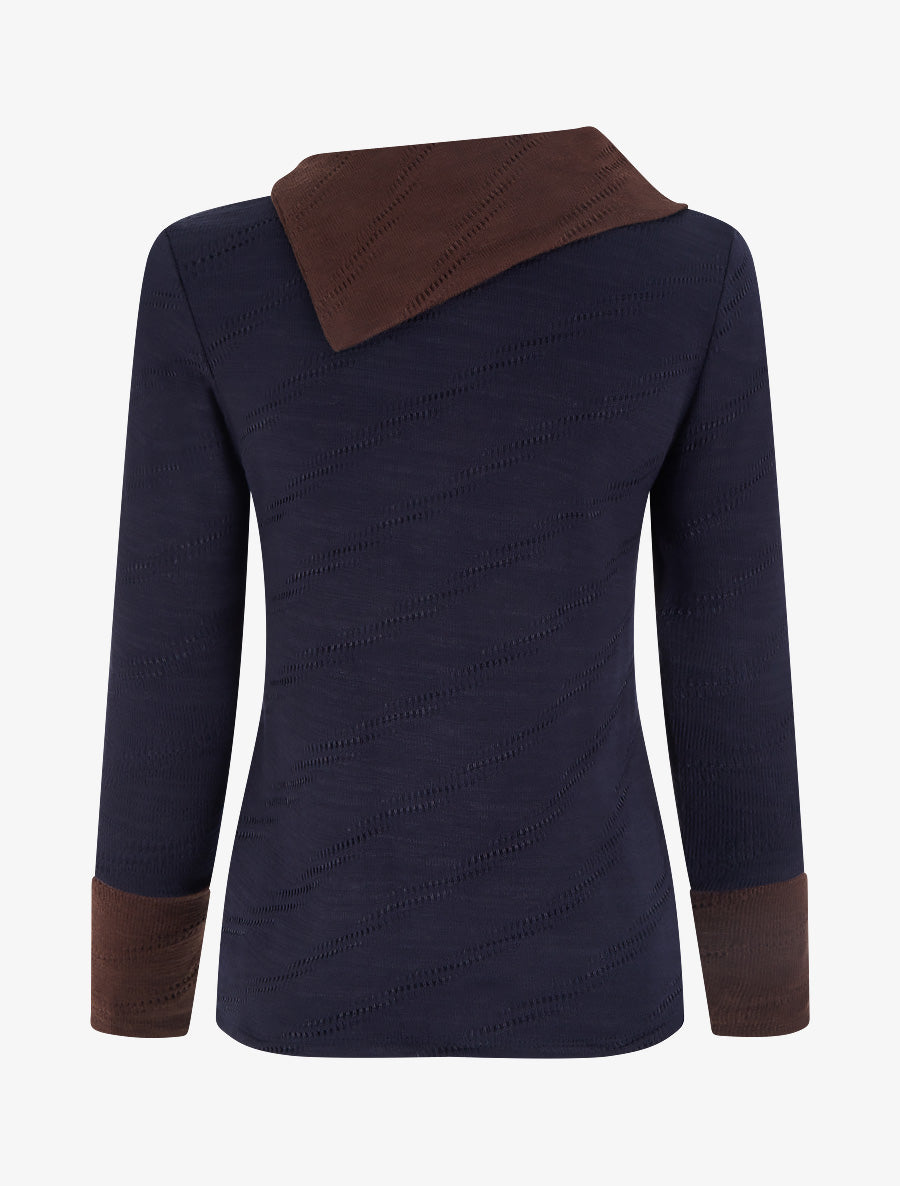 Pull mit strukturiertem Strick und Knopfkragen