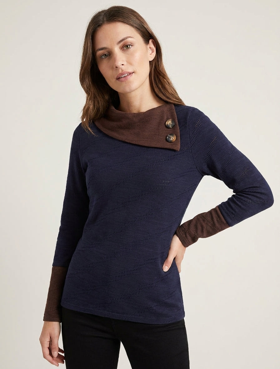 Pull mit strukturiertem Strick und Knopfkragen