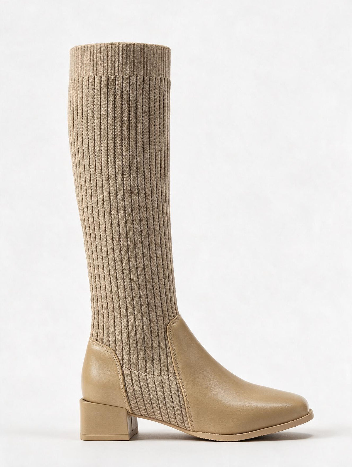 Hohe dehnbare Stiefel für kräftige Waden