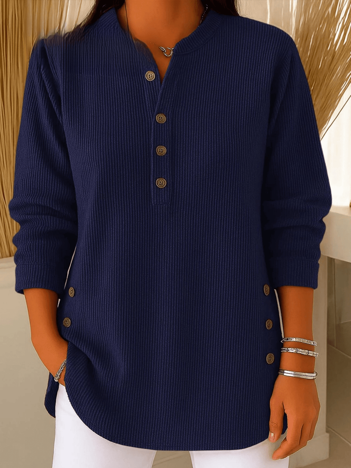 Geripptes Tunika-Top mit Henley-Ausschnitt und seitlichem Knopfdetail