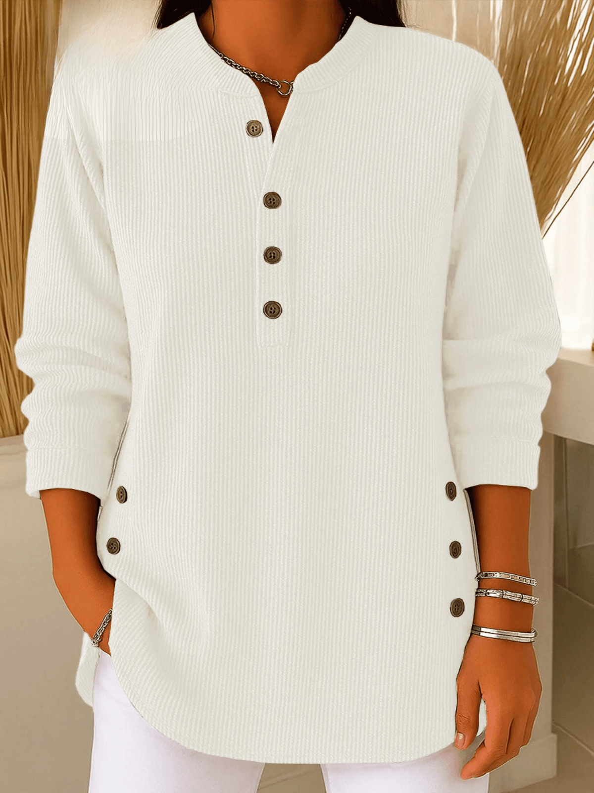Geripptes Tunika-Top mit Henley-Ausschnitt und seitlichem Knopfdetail