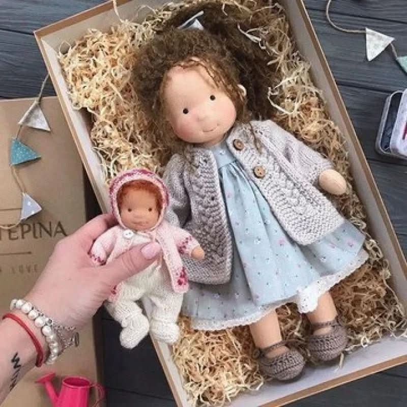Selina Handgefertigte Waldorf-Puppe aus Baumwolle