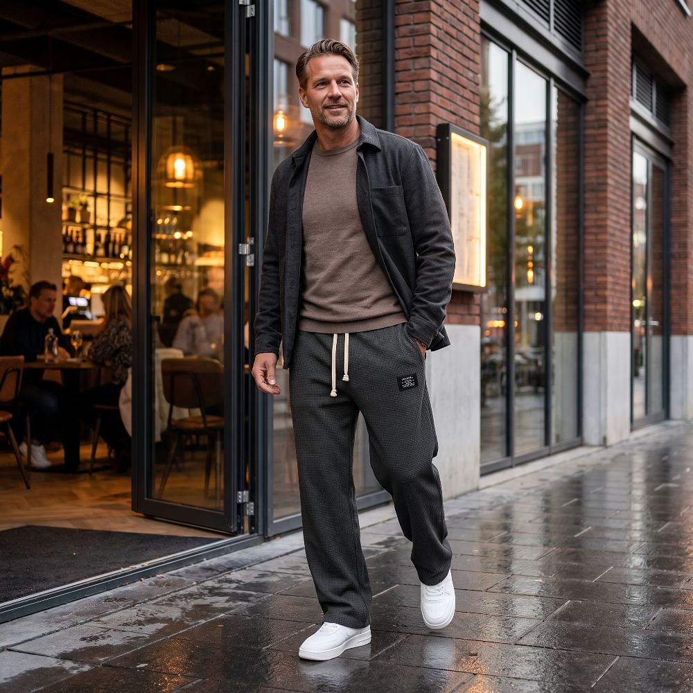 Bequeme Herrenhose mit weiter Passform und verstellbarem Bund