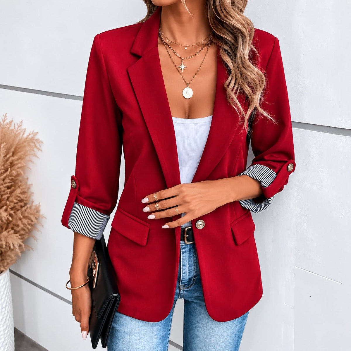 Blazer mit klassischen Revers, gestreiften Manschetten und Klappentaschen
